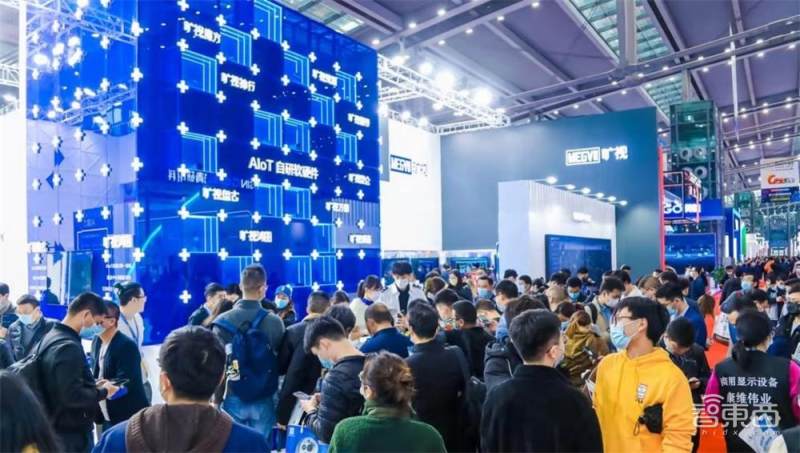 曠視展臺在安博會上吸引眾多觀眾駐足 曠視展臺在安博會上吸引眾多觀眾駐足