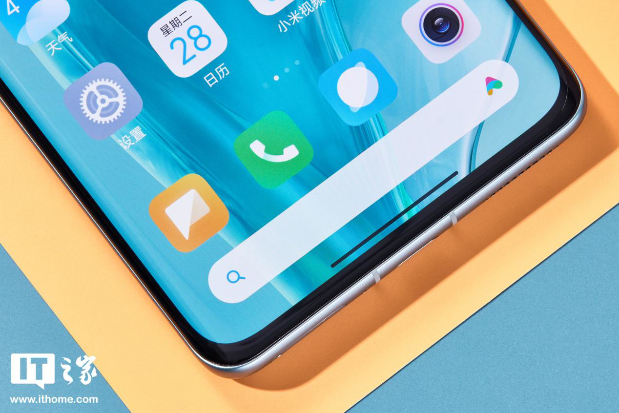 小米 12 Pro 首發圖賞:用清淡的素皮,包裹澎湃的驍龍