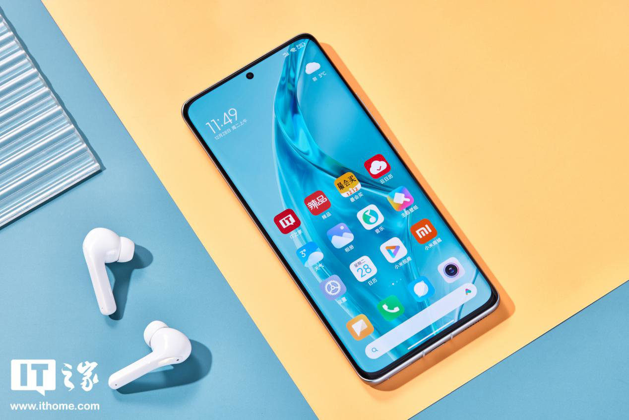 小米 12 Pro 首發圖賞:用清淡的素皮,包裹澎湃的驍龍