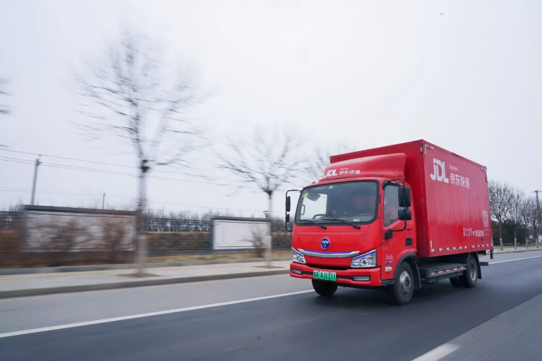 京東物流:布局使用 2 萬輛新能源車,年減碳量可達 40 萬噸