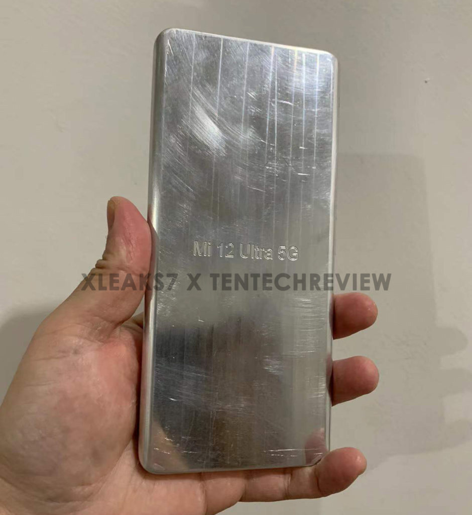 小米 12 Ultra 機模曝光:后攝模組凸起明顯