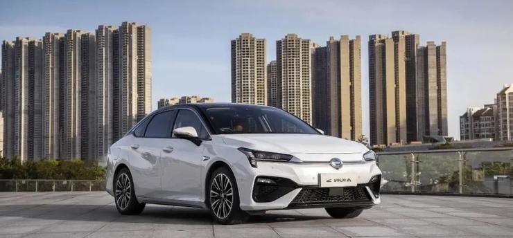 小鵬 P5 如何重新定義「智能家轎」?丨多維度對比評測