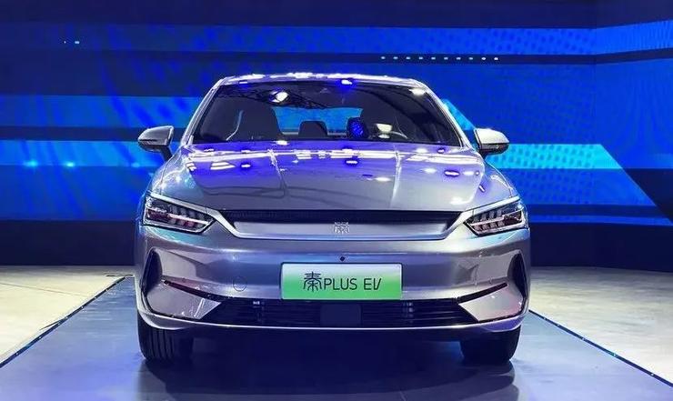 小鵬 P5 如何重新定義「智能家轎」?丨多維度對比評測