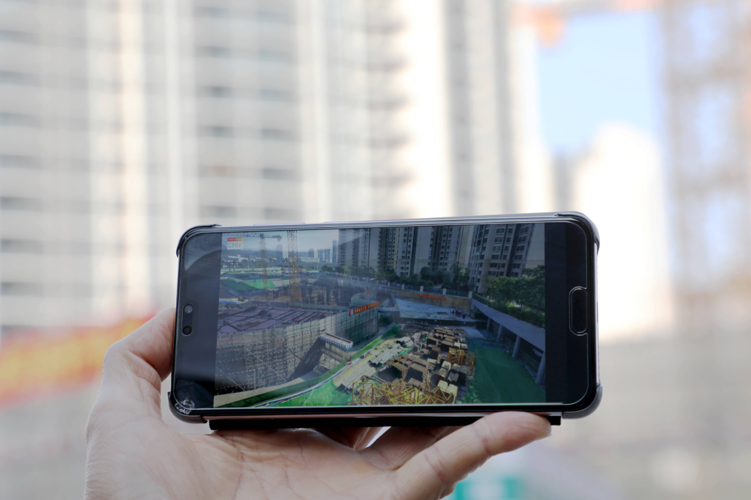 云監工大軍又盯上了冰墩墩生產線！90萬人在線圍觀工人踩縫紉機