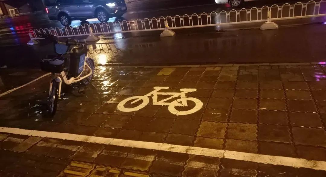 智能物聯網神器現身上海街頭,再也不怕亂停共享單車了……