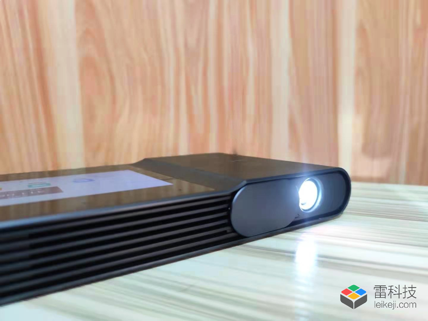 訊飛智能無線投影儀AP10W評測:輕薄小巧,體驗如何?