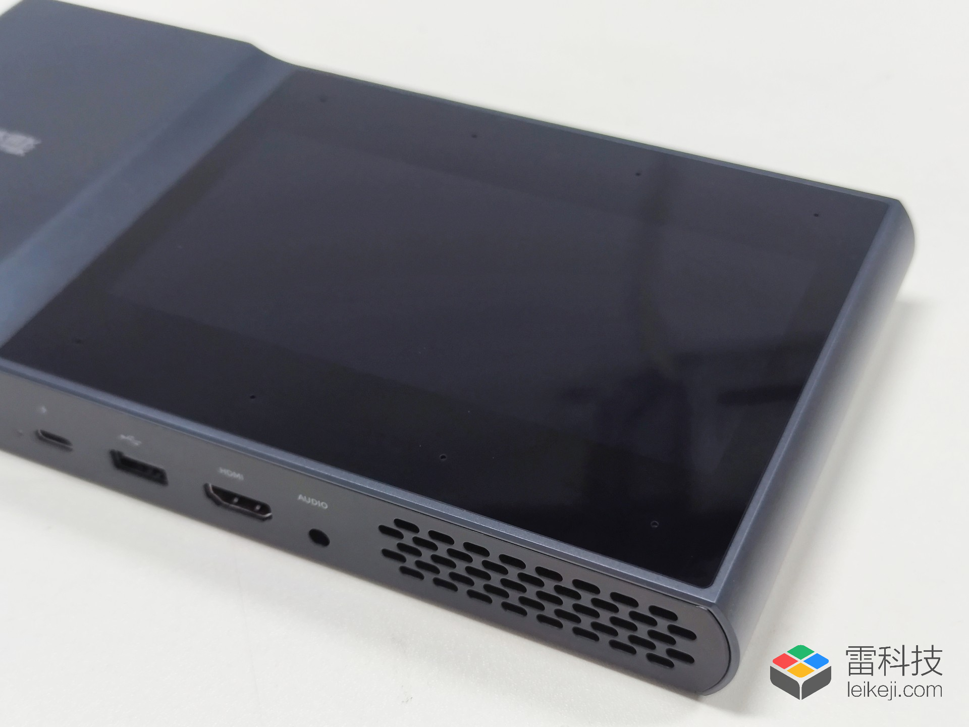 訊飛智能無線投影儀AP10W評測:輕薄小巧,體驗如何?