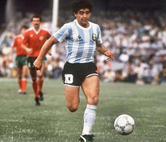 穿著PUMA球鞋的馬拉多納 穿著PUMA球鞋的馬拉多納