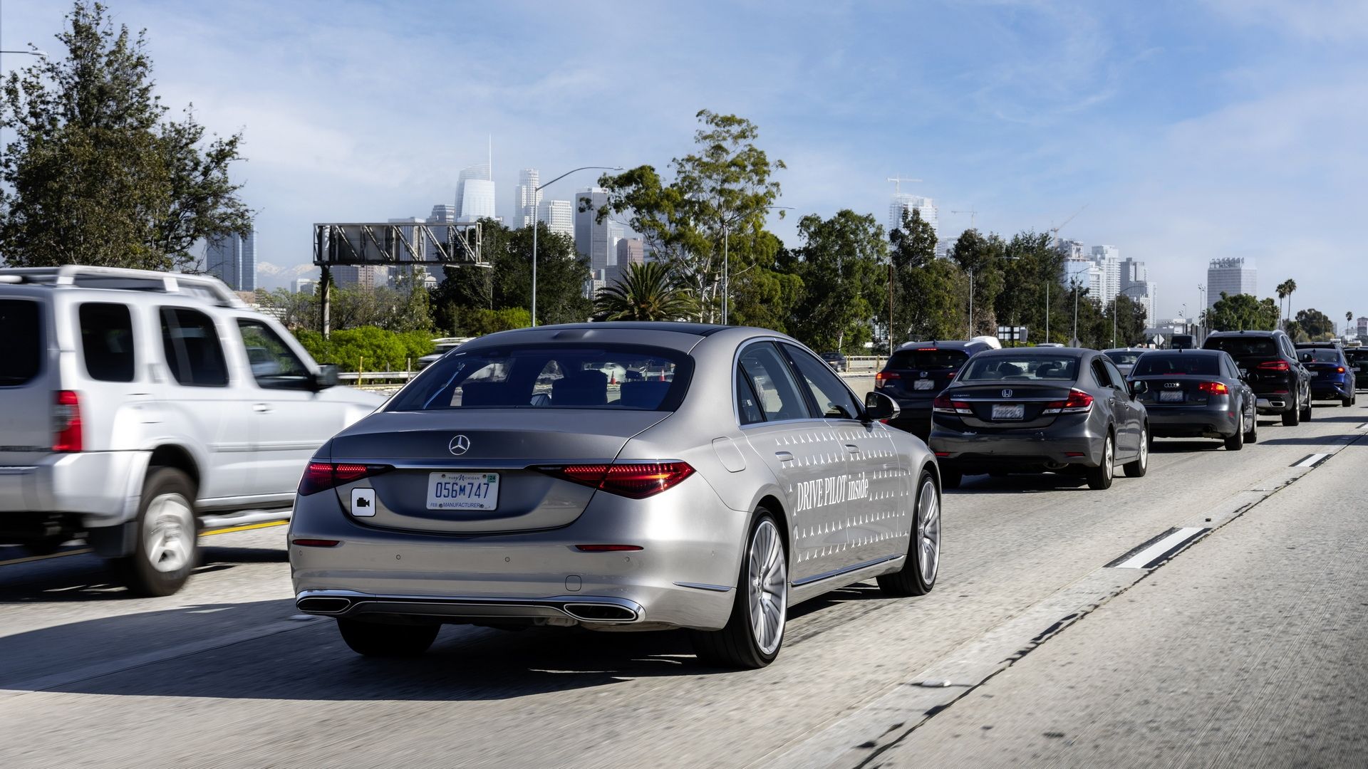 全球首個認證L3級自動駕駛！奔馳官方放狠話：出了事故“算我的”