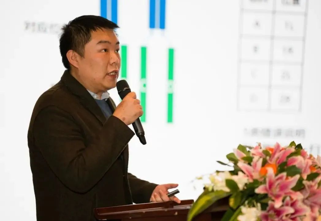 安尼梅森副總裁 高山 安尼梅森副總裁 高山