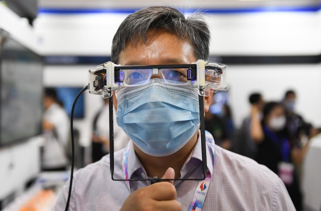 不少公司公布最新研發動向 AR隱形眼鏡從科幻走入現實?