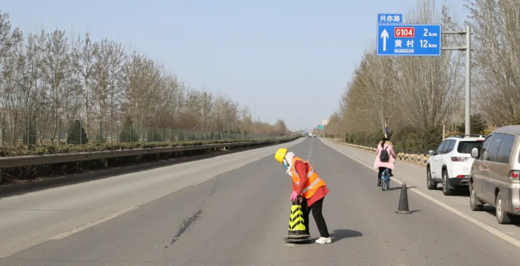 告別黑燈瞎火!經開區這條路段安裝154個太陽能物聯網路燈