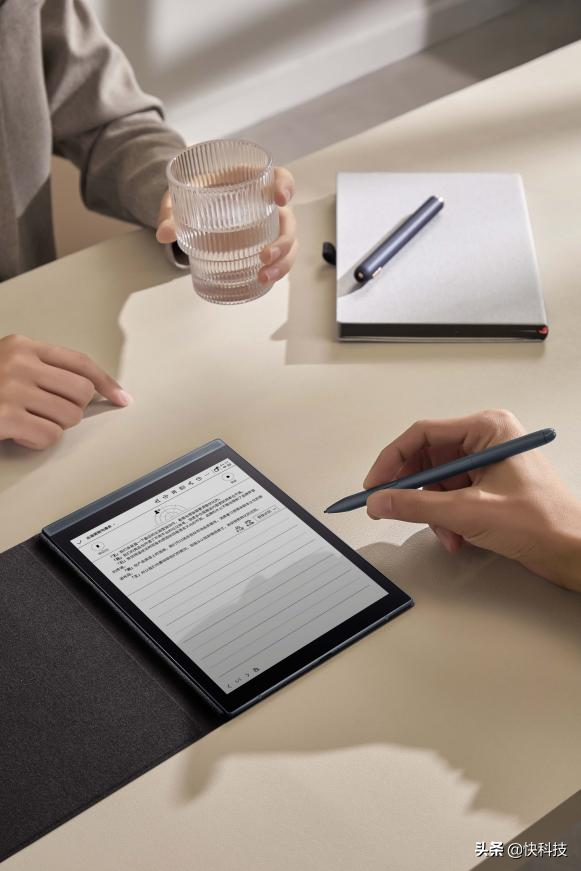 科大訊飛智能辦公本Air發布:僅2枚硬幣厚 首搭掃描攝像頭