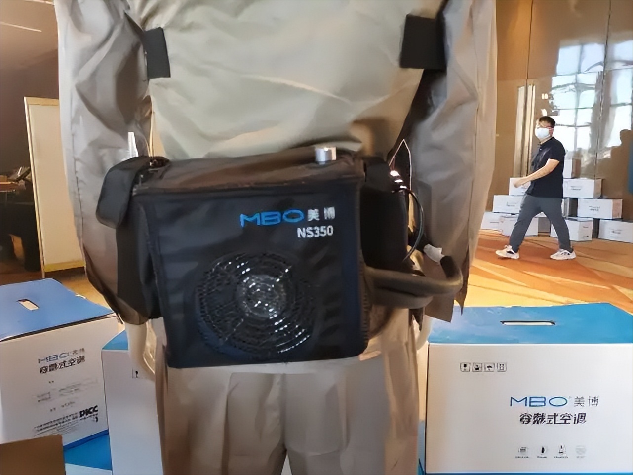 廣東推出全球首款穿戴式空調!3分鐘溫度降至16度