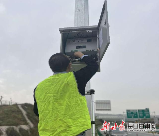 物聯網監控箱在甘肅省高速公路車流主動管控工程項目上成功應用 物聯網監控箱在甘肅省高速公路車流主動管控工程項目上成功應用