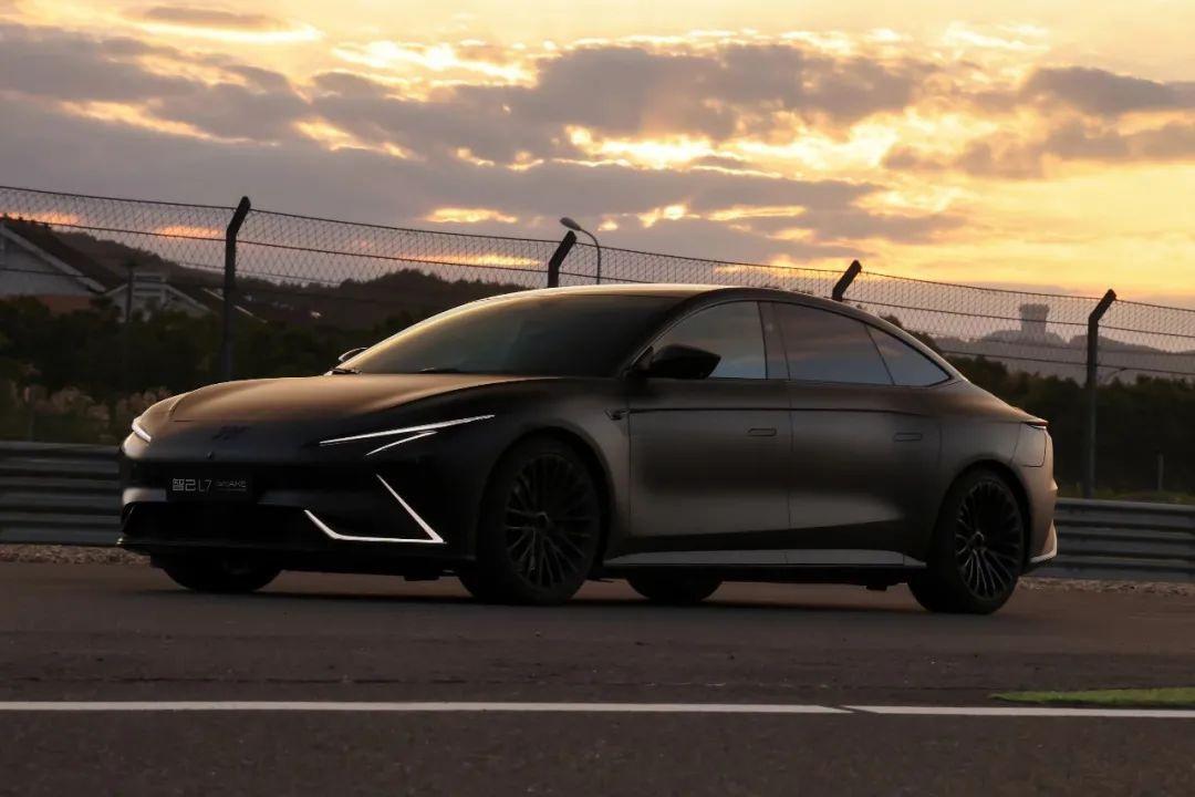 智己 L7 推出 Snake Performance 高性能版,年內上市 智己 L7 推出 Snake Performance 高性能版,年內上市