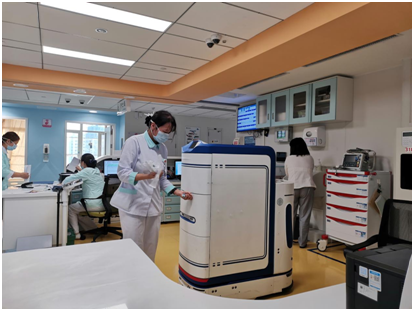 5G物流機器人上崗跑腿送藥 5G物流機器人上崗跑腿送藥