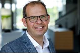 英飛凌科技電源與傳感系統事業部總裁Adam White 英飛凌科技電源與傳感系統事業部總裁Adam White