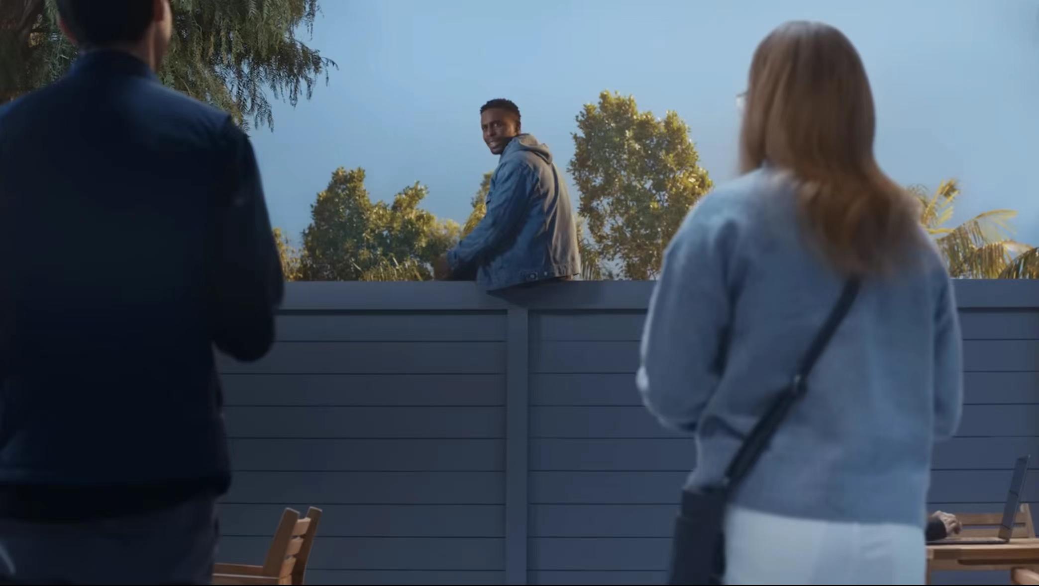 三星嘲諷蘋果！新廣告吐槽iPhone沒有折疊屏：造型萬年不變