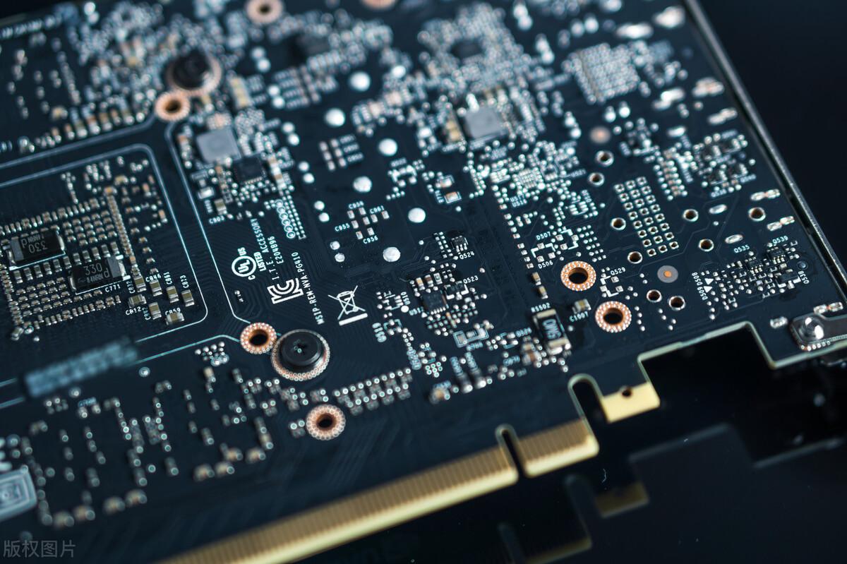 俄羅斯研發光刻機，制造7nm芯片，荷蘭ASML徹底沒戲了？