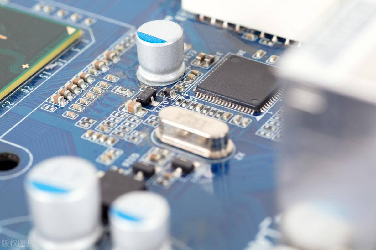 俄羅斯研發光刻機，制造7nm芯片，荷蘭ASML徹底沒戲了？