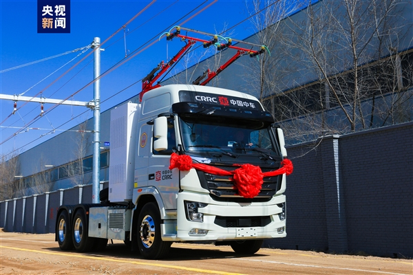 我國首款雙源智能重卡成功下線