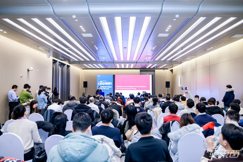 端到端智駕燃爆中關村！2025首場自動駕駛峰會圓滿落幕，清華李升波教授、理想智駕一號位給出研判