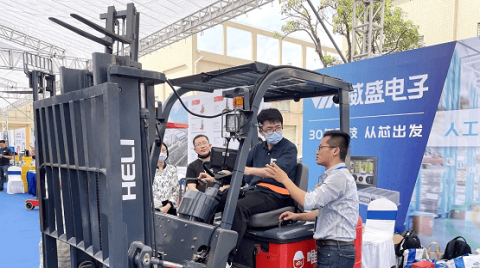 威盛Mobile360系列智能駕駛安全系統 