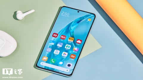 小米 12 Pro 首發圖賞：用清淡的素皮，包裹澎湃的驍龍