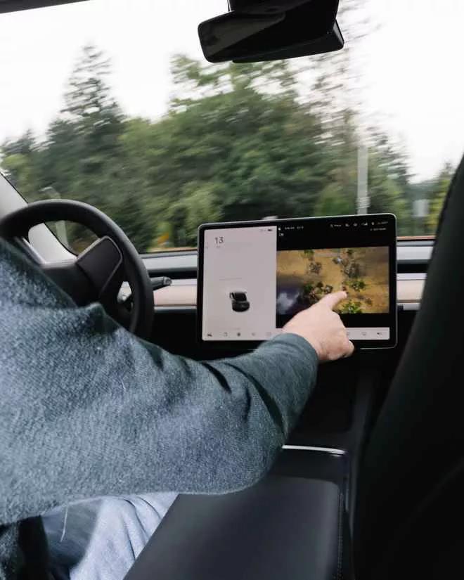 特斯拉宣布暫停其電動汽車行駛時的中控屏游戲功能 特斯拉宣布暫停其電動汽車行駛時的中控屏游戲功能